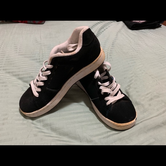 Vans Skaters Style Sneaks - Picture 2 of 8